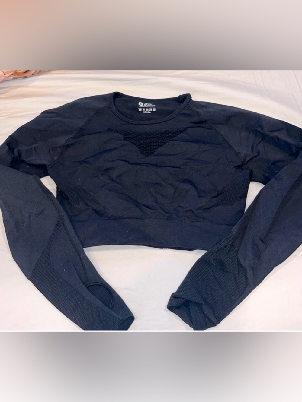 Amazon black Spandex workout top with cutout back - Picture 2 of 7